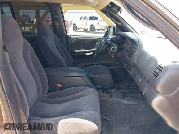 ✅ 2000 Dodge Dakota Sport • VIN: 1B7GL2AZ8YS716918 • Lot: 42467015. Listed on IAAI with 149,961 mi. Free auction sales archive from the USA and detailed vehicle history report at DreamBid. Image 5.