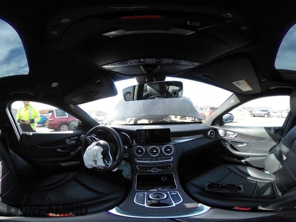 ✅ 2021 Mercedes-Benz C 300 • VIN: W1KWF8EB4MR635599 • Lot: 43625166. Wystawiony na IAAI z przebiegiem 42 909 mil. Bezpłatny archiwum sprzedaży aukcyjnych z USA i szczegółowy raport historii pojazdu na DreamBid. Zdjęcie 19.