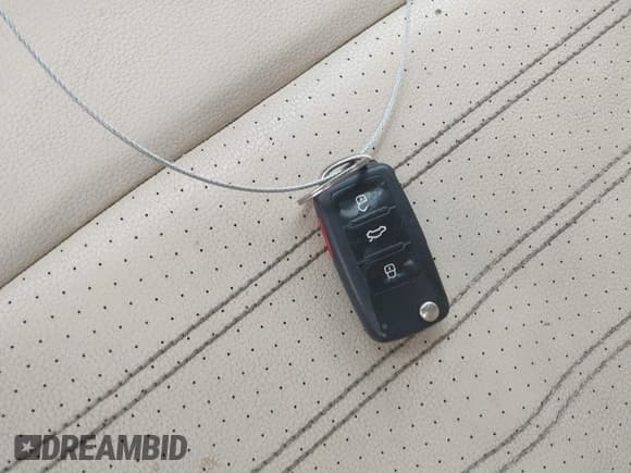 ✅ 2015 Volkswagen Passat SE • VIN: 1VWBT7A30FC062777 • Lot: 42721781. Wystawiony na IAAI z przebiegiem 130 338 mil. Bezpłatny archiwum sprzedaży aukcyjnych z USA i szczegółowy raport historii pojazdu na DreamBid. Zdjęcie 11.