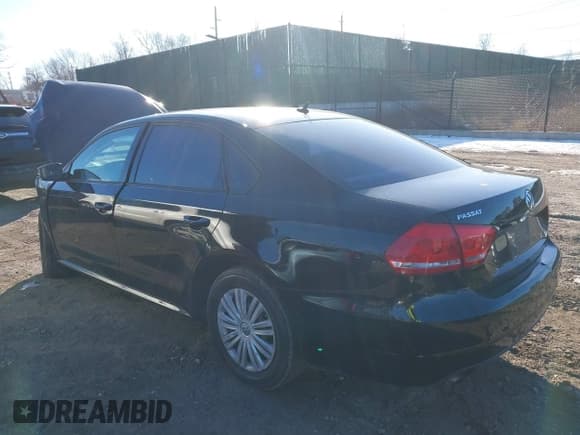 ✅ 2015 Volkswagen Passat S • VIN: 1VWAT7A34FC044696 • Lot: 41578529. Wystawiony na IAAI z przebiegiem 98 856 mil. Bezpłatny archiwum sprzedaży aukcyjnych z USA i szczegółowy raport historii pojazdu na DreamBid. Zdjęcie 3.