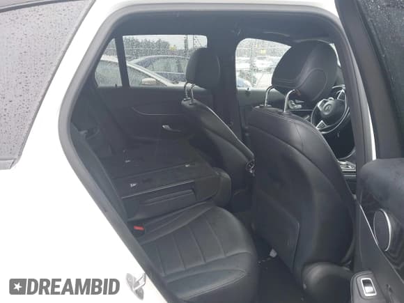 ✅ 2018 Mercedes-Benz GLC 300 • VIN: WDC0G4KB9JV108245 • Лот: 43630794. Опубликован ранее на IAAI с пробегом 57 262 миль. Бесплатный доступ к архиву аукционных продаж из США и подробный отчёт об истории автомобиля на DreamBid. Изображение 8.