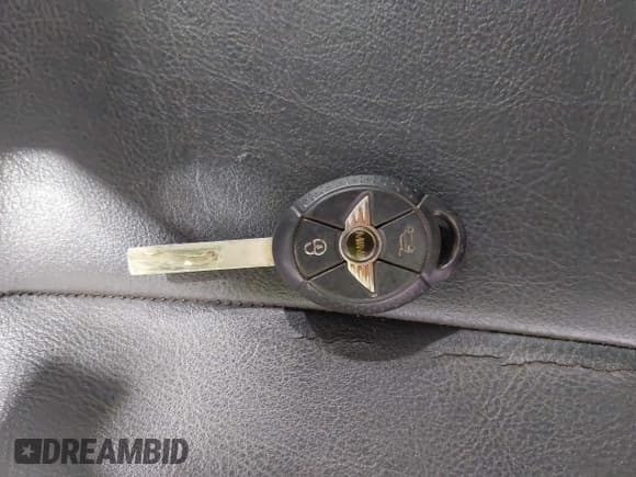 ✅ 2005 MINI Hardtop • VIN: WMWRC33555TJ69375 • Lot: 42588171. Listed on IAAI with 216,901 mi. Free auction sales archive from the USA and detailed vehicle history report at DreamBid. Image 11.