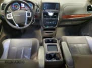 ✅ 2014 Chrysler Town & Country Touring • VIN: 2C4RC1BG7ER144494 • Lot: 89699375. Wystawiony na Copart z przebiegiem 137 183 mil. Bezpłatny archiwum sprzedaży aukcyjnych z USA i szczegółowy raport historii pojazdu na DreamBid. Zdjęcie 8.