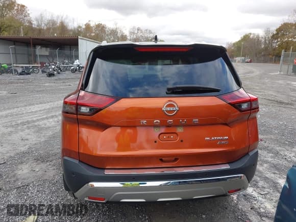 ✅ 2022 Nissan Rogue Platinum • VIN: JN8BT3DD8NW272318 • Lot: 43541281. Wystawiony na IAAI z przebiegiem 44 425 mil. Bezpłatny archiwum sprzedaży aukcyjnych z USA i szczegółowy raport historii pojazdu na DreamBid. Zdjęcie 17.
