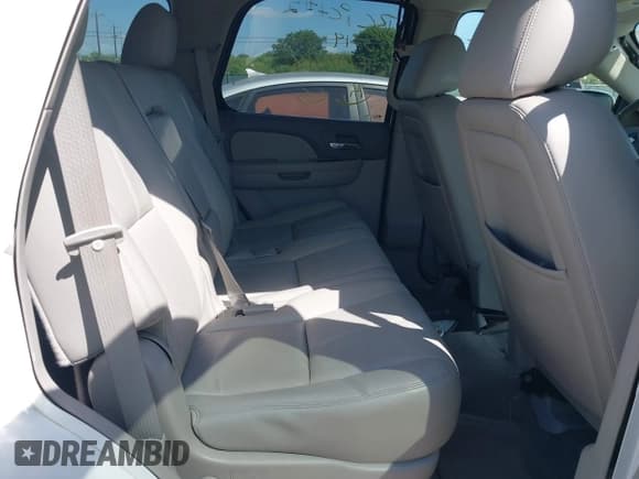 ✅ 2013 Chevrolet Tahoe LT • VIN: 1GNSCBE02DR338531 • Lot: 42452375. Wystawiony na IAAI z przebiegiem 105 425 mil. Bezpłatny archiwum sprzedaży aukcyjnych z USA i szczegółowy raport historii pojazdu na DreamBid. Zdjęcie 8.