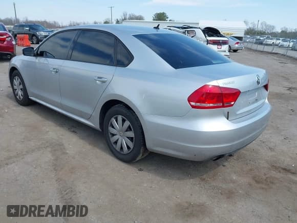 ✅ 2013 Volkswagen Passat Wolfsburg Edition • VIN: 1VWAH7A37DC132561 • Лот: 41913353. Опубликован ранее на IAAI с пробегом 125 709 миль. Бесплатный доступ к архиву аукционных продаж из США и подробный отчёт об истории автомобиля на DreamBid. Изображение 3.
