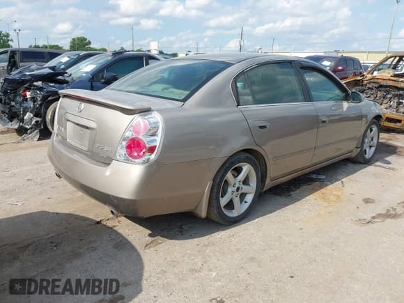 ✅ 2006 Nissan Altima SE • VIN: 1N4BL11DX6C268090 • Lot: 42374346. Listed on IAAI with 195,240 mi. Free auction sales archive from the USA and detailed vehicle history report at DreamBid. Image 4.