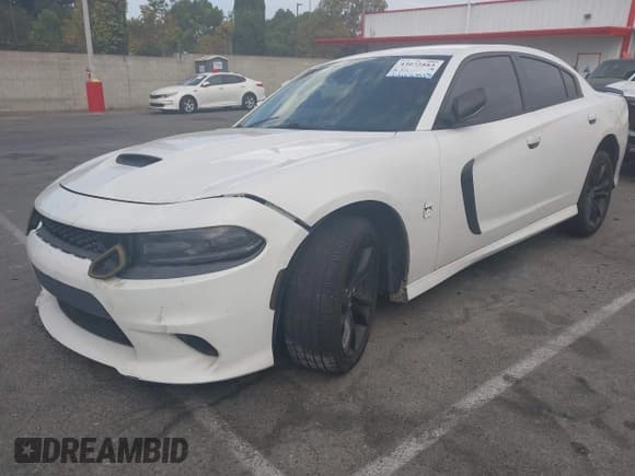 ✅ 2018 Dodge Charger SXT Plus • VIN: 2C3CDXHG5JH263596 • Lot: 43072883. Wystawiony na IAAI z przebiegiem 142 713 mil. Bezpłatny archiwum sprzedaży aukcyjnych z USA i szczegółowy raport historii pojazdu na DreamBid. Zdjęcie 2.