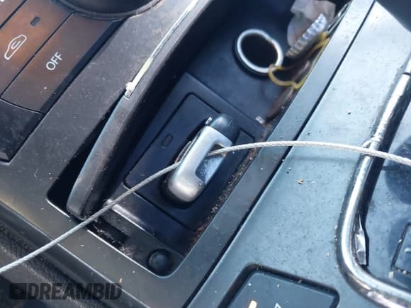 ✅ 2011 Hyundai Genesis Coupe Track • VIN: KMHHU6KH9BU045992 • Lot: 41288384. Wystawiony na IAAI z przebiegiem 198 875 mil. Bezpłatny archiwum sprzedaży aukcyjnych z USA i szczegółowy raport historii pojazdu na DreamBid. Zdjęcie 11.