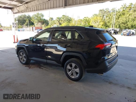 ✅ 2023 Toyota RAV4 XLE • VIN: 2T3W1RFVXPC223877 • Lot: 43565692. Wystawiony na IAAI z przebiegiem 35 435 mil. Bezpłatny archiwum sprzedaży aukcyjnych z USA i szczegółowy raport historii pojazdu na DreamBid. Zdjęcie 3.