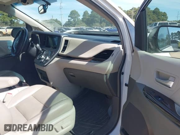 ✅ 2016 Toyota Sienna XLE • VIN: 5TDYK3DC5GS759947 • Лот: 43501068. Опубликован ранее на IAAI с пробегом 194 054 миль. Бесплатный доступ к архиву аукционных продаж из США и подробный отчёт об истории автомобиля на DreamBid. Изображение 5.