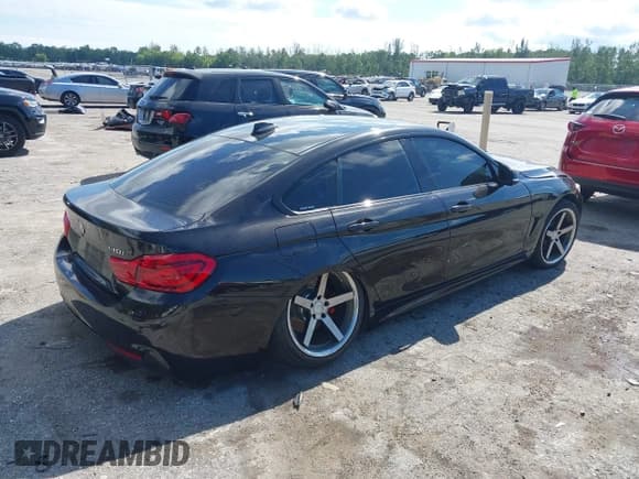 ✅ 2018 BMW 4 Series 440i • VIN: WBA4J5C59JBF07455 • Lot: 43597969. Wystawiony na IAAI z przebiegiem 77 355 mil. Bezpłatny archiwum sprzedaży aukcyjnych z USA i szczegółowy raport historii pojazdu na DreamBid. Zdjęcie 4.