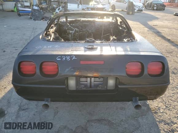 1992 Chevrolet Corvette z VIN 1G1YY23P6N5100414, wystawiony jako Copart lot #85799254 z przebiegiem Nie podano mil oraz Nie do naprawy • Non repairable. Historia ofert i sprzedaży dostępna na DreamBid. Obrazek 6.
