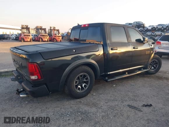 ✅ 2017 Ram 1500 Rebel • VIN: 1C6RR7YT4HS559224 • Lot: 43270730. Wystawiony na IAAI z przebiegiem 114 471 mil. Bezpłatny archiwum sprzedaży aukcyjnych z USA i szczegółowy raport historii pojazdu na DreamBid. Zdjęcie 4.