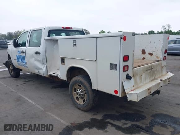 ✅ 2011 Chevrolet Silverado 2500HD • VIN: 1GB1KVCG2BF190764 • Lot: 41937031. Wystawiony na IAAI z przebiegiem 278 538 mil. Bezpłatny archiwum sprzedaży aukcyjnych z USA i szczegółowy raport historii pojazdu na DreamBid. Zdjęcie 3.