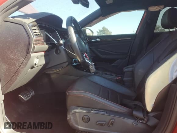 ✅ 2022 Volkswagen Jetta Autobahn • VIN: 3VW2T7BUXNM005510 • Lot: 70777205. Wystawiony na Copart z przebiegiem 37 096 mil. Bezpłatny archiwum sprzedaży aukcyjnych z USA i szczegółowy raport historii pojazdu na DreamBid. Zdjęcie 7.