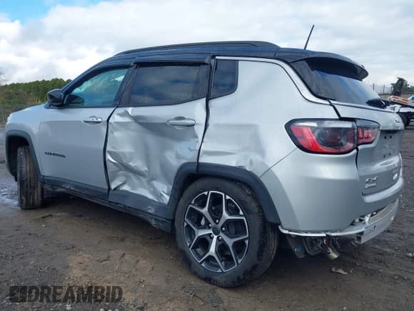 ✅ 2025 Jeep Compass Limited • VIN: 3C4NJDCN1ST505956 • Lot: 43500435. Wystawiony na IAAI z przebiegiem 8 690 mil. Bezpłatny archiwum sprzedaży aukcyjnych z USA i szczegółowy raport historii pojazdu na DreamBid. Zdjęcie 6.