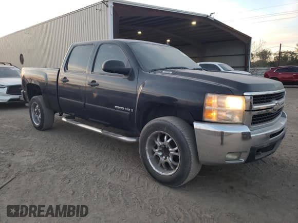 ✅ 2007 Chevrolet Silverado 2500HD 1LT • VIN: 1GCHC23K37F557396 • Lot: 82923304. Wystawiony na Copart z przebiegiem 216 709 mil. Bezpłatny archiwum sprzedaży aukcyjnych z USA i szczegółowy raport historii pojazdu na DreamBid. Zdjęcie 4.