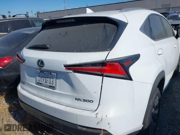 ✅ 2021 Lexus NX 300 F Sport • VIN: JTJSARBZXM2188796 • Lot: 42394202. Wystawiony na IAAI z przebiegiem 72 201 mil. Bezpłatny archiwum sprzedaży aukcyjnych z USA i szczegółowy raport historii pojazdu na DreamBid. Zdjęcie 17.