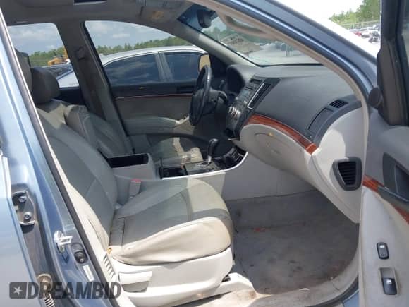 2007 Hyundai Veracruz GLS с VIN KM8NU13C17U026904, выставлен на аукционе IAAI как лот 42610807 с пробегом 135 674 миль миль и . История ставок и продаж доступна на DreamBid. Изображение 5.