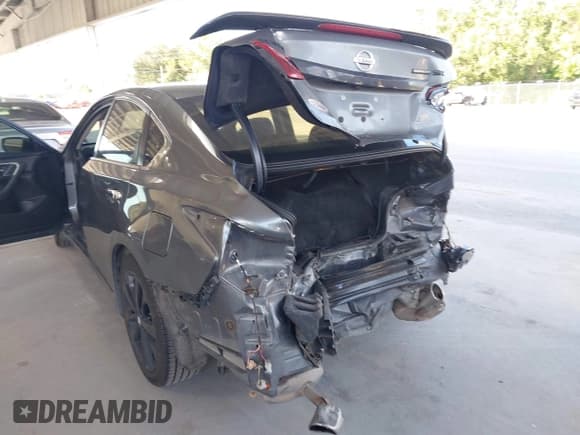 ✅ 2018 Nissan Altima S • VIN: 1N4AL3AP4JC270895 • Lot: 43533602. Wystawiony na IAAI z przebiegiem 126 215 mil. Bezpłatny archiwum sprzedaży aukcyjnych z USA i szczegółowy raport historii pojazdu na DreamBid. Zdjęcie 6.