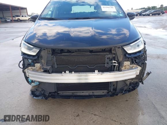 ✅ 2023 Chrysler Pacifica Touring L • VIN: 2C4RC1BG9PR616360 • Lot: 42590746. Wystawiony na IAAI z przebiegiem 67 068 mil. Bezpłatny archiwum sprzedaży aukcyjnych z USA i szczegółowy raport historii pojazdu na DreamBid. Zdjęcie 6.