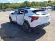 2024 Chevrolet Trax 2RS с VIN KL77LJE21RC015525, выставлен на аукционе IAAI как лот 43383813 с пробегом 30 012 миль миль и . История ставок и продаж доступна на DreamBid. Изображение 3.