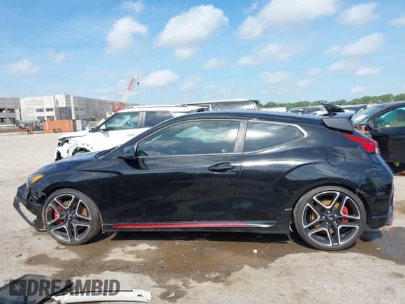 2020 Hyundai Veloster z VIN KMHT36AH9LU007422, wystawiony jako IAAI lot #42513370 z przebiegiem 102 805 mil mil oraz . Historia ofert i sprzedaży dostępna na DreamBid. Obrazek 14.