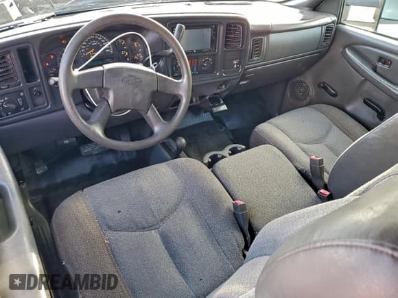 ✅ 2006 Chevrolet Silverado 2500HD Work Truck • VIN: 1GCHK29U06E267732 • Лот: 94176845. Опубликован ранее на Copart с пробегом 263 404 миль. Бесплатный доступ к архиву аукционных продаж из США и подробный отчёт об истории автомобиля на DreamBid. Изображение 8.