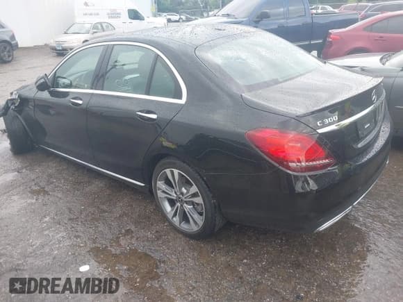 ✅ 2021 Mercedes-Benz C 300 • VIN: W1KWF8EB9MR609337 • Lot: 42653947. Wystawiony na IAAI z przebiegiem 32 375 mil. Bezpłatny archiwum sprzedaży aukcyjnych z USA i szczegółowy raport historii pojazdu na DreamBid. Zdjęcie 3.