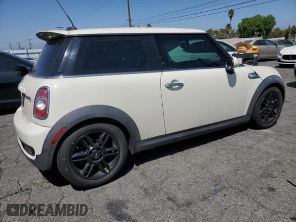✅ 2011 MINI Hardtop S • VIN: WMWSV3C50BTY15431 • Lot: 72072335. Listed on Copart with 183,947 mi. Free auction sales archive from the USA and detailed vehicle history report at DreamBid. Image 3.