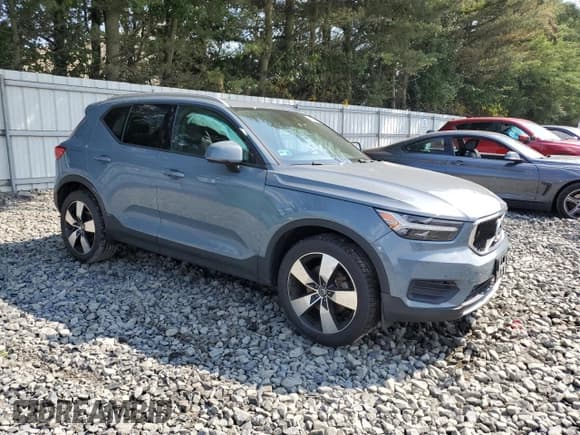 ✅ 2020 Volvo XC40 Momentum • VIN: YV4162UK2L2298518 • Lot: 67125035. Listed on Copart with 29,545 mi. Free auction sales archive from the USA and detailed vehicle history report at DreamBid. Image 4.