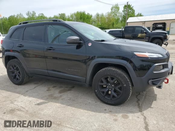 ✅ 2017 Jeep Cherokee Trailhawk • VIN: 1C4PJMBS2HW546180 • Lot: 55274225. Listed on Copart with 116,351 mi. Free auction sales archive from the USA and detailed vehicle history report at DreamBid. Image 4.