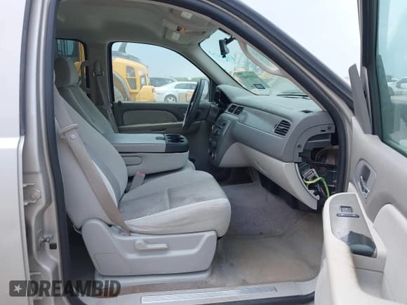 ✅ 2009 Chevrolet Suburban LS • VIN: 1GNFC16029R201204 • Lot: 42855407. Listed on IAAI with 220,289 mi. Free auction sales archive from the USA and detailed vehicle history report at DreamBid. Image 5.