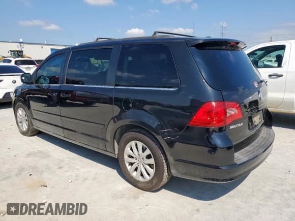 ✅ 2012 Volkswagen Routan SE • VIN: 2C4RVABG5CR354258 • Lot: 70366375. Wystawiony na Copart z przebiegiem 136 994 mil. Bezpłatny archiwum sprzedaży aukcyjnych z USA i szczegółowy raport historii pojazdu na DreamBid. Zdjęcie 2.