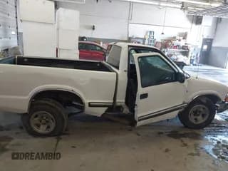✅ 2000 Chevrolet S-10 LS • VIN: 1GCCS144XYK137103 • Лот: 41391321. Опубликован ранее на IAAI с пробегом 128 146 миль. Бесплатный доступ к архиву аукционных продаж из США и подробный отчёт об истории автомобиля на DreamBid. Изображение 6.