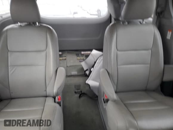 ✅ 2017 Toyota Sienna XLE • VIN: 5TDDZ3DC5HS180985 • Lot: 44531245. Listed on Copart with 126,573 mi. Free auction sales archive from the USA and detailed vehicle history report at DreamBid. Image 10.