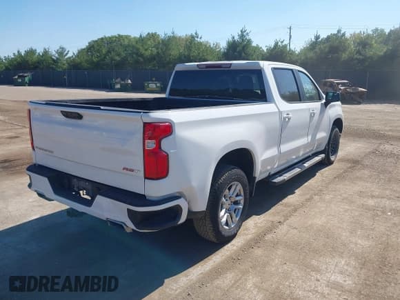 ✅ 2022 Chevrolet Silverado 1500 RST • VIN: 3GCUDEEDXNG634773 • Lot: 43339956. Wystawiony na IAAI z przebiegiem 77 414 mil. Bezpłatny archiwum sprzedaży aukcyjnych z USA i szczegółowy raport historii pojazdu na DreamBid. Zdjęcie 4.