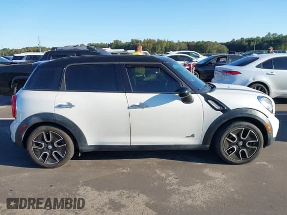 ✅ 2012 MINI Countryman S • VIN: WMWZC5C52CWM12258 • Lot: 43416095. Wystawiony na IAAI z przebiegiem 137 174 mil. Bezpłatny archiwum sprzedaży aukcyjnych z USA i szczegółowy raport historii pojazdu na DreamBid. Zdjęcie 13.