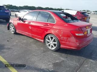 ✅ 2013 Mercedes-Benz C 250 Sport • VIN: WDDGF4HBXDR301022 • Lot: 43640156. Wystawiony na IAAI z przebiegiem 83 776 mil. Bezpłatny archiwum sprzedaży aukcyjnych z USA i szczegółowy raport historii pojazdu na DreamBid. Zdjęcie 3.