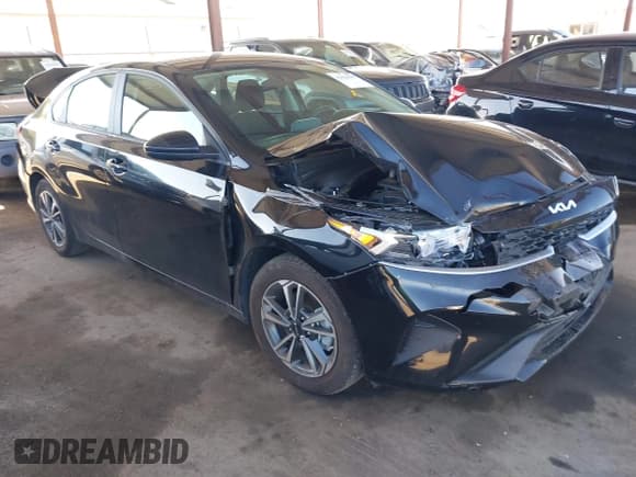 ✅ 2024 Kia Forte LXS • VIN: 3KPF24ADXRE791994 • Lot: 43628395. Wystawiony na IAAI z przebiegiem 25 935 mil. Bezpłatny archiwum sprzedaży aukcyjnych z USA i szczegółowy raport historii pojazdu na DreamBid. Zdjęcie 1.