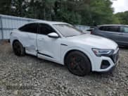 ✅ 2024 Audi Q8 e-tron Sportback S line Premium Plus • VIN: WA1CAAGE3RB007845 • Lot: 64675705. Wystawiony na Copart z przebiegiem 21 486 mil. Bezpłatny archiwum sprzedaży aukcyjnych z USA i szczegółowy raport historii pojazdu na DreamBid. Zdjęcie 4.