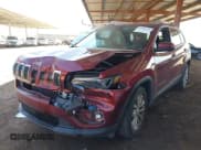 ✅ 2019 Jeep Cherokee Latitude • VIN: 1C4PJLCX6KD221281 • Lot: 43009415. Wystawiony na IAAI z przebiegiem 69 609 mil. Bezpłatny archiwum sprzedaży aukcyjnych z USA i szczegółowy raport historii pojazdu na DreamBid. Zdjęcie 2.