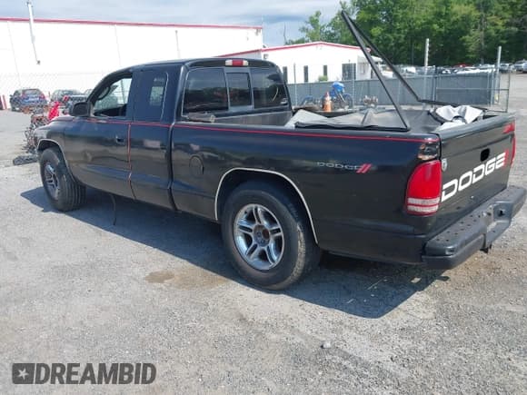 ✅ 2000 Dodge Dakota • VIN: 1B7GL22X2YS577673 • Lot: 42128456. Wystawiony na IAAI z przebiegiem Nie podano. Bezpłatny archiwum sprzedaży aukcyjnych z USA i szczegółowy raport historii pojazdu na DreamBid. Zdjęcie 3.