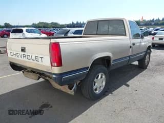 ✅ 1989 Chevrolet Silverado 2500 • VIN: 1GCFK24K9KE242271 • Lot: 43260154. Wystawiony na IAAI z przebiegiem 191 361 mil. Bezpłatny archiwum sprzedaży aukcyjnych z USA i szczegółowy raport historii pojazdu na DreamBid. Zdjęcie 4.