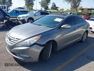 ✅ 2013 Hyundai Sonata SE • VIN: 5NPEC4AC7DH707537 • Lot: 43526598. Wystawiony na IAAI z przebiegiem 228 593 mil. Bezpłatny archiwum sprzedaży aukcyjnych z USA i szczegółowy raport historii pojazdu na DreamBid. Zdjęcie 2.