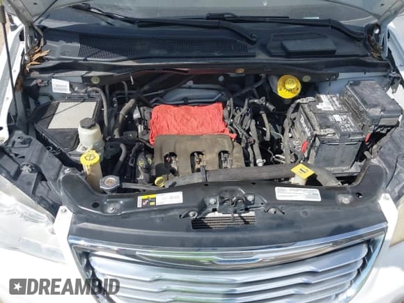 ✅ 2016 Chrysler Town & Country Touring L Anniversary Edition • VIN: 2C4RC1CG5GR190665 • Lot: 42573888. Wystawiony na IAAI z przebiegiem 160 528 mil. Bezpłatny archiwum sprzedaży aukcyjnych z USA i szczegółowy raport historii pojazdu na DreamBid. Zdjęcie 10.