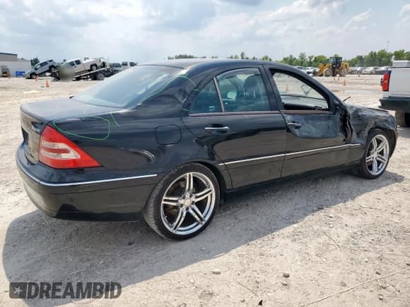 ✅ 2003 Mercedes-Benz C 320 • VIN: WDBRF84J33F381267 • Lot: 70131255. Wystawiony na Copart z przebiegiem Nie podano. Bezpłatny archiwum sprzedaży aukcyjnych z USA i szczegółowy raport historii pojazdu na DreamBid. Zdjęcie 3.