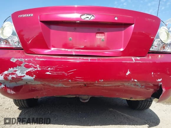 ✅ 2004 Hyundai Elantra GLS • VIN: KMHDN46D84U775922 • Lot: 41725212. Wystawiony na IAAI z przebiegiem 111 432 mil. Bezpłatny archiwum sprzedaży aukcyjnych z USA i szczegółowy raport historii pojazdu na DreamBid. Zdjęcie 6.