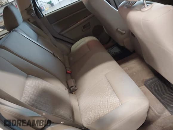 ✅ 2007 Jeep Grand Cherokee Laredo • VIN: 1J8GR48K97C580917 • Lot: 43764103. Listed on IAAI with 260,326 mi. Free auction sales archive from the USA and detailed vehicle history report at DreamBid. Image 8.